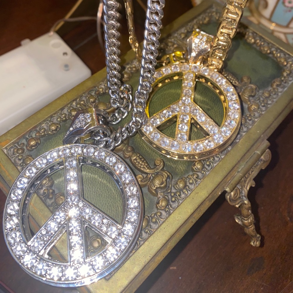 ICE OUT PEACE 2.5 ROUND SILVER & GOLD 24” CHAINS!!